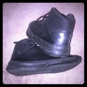 Men’s Under Armour Basketball Shoes. Size 10